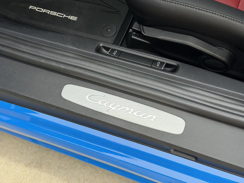 Used 2025 Porsche 718 Cayman w/ Sport Chrono Package image 22