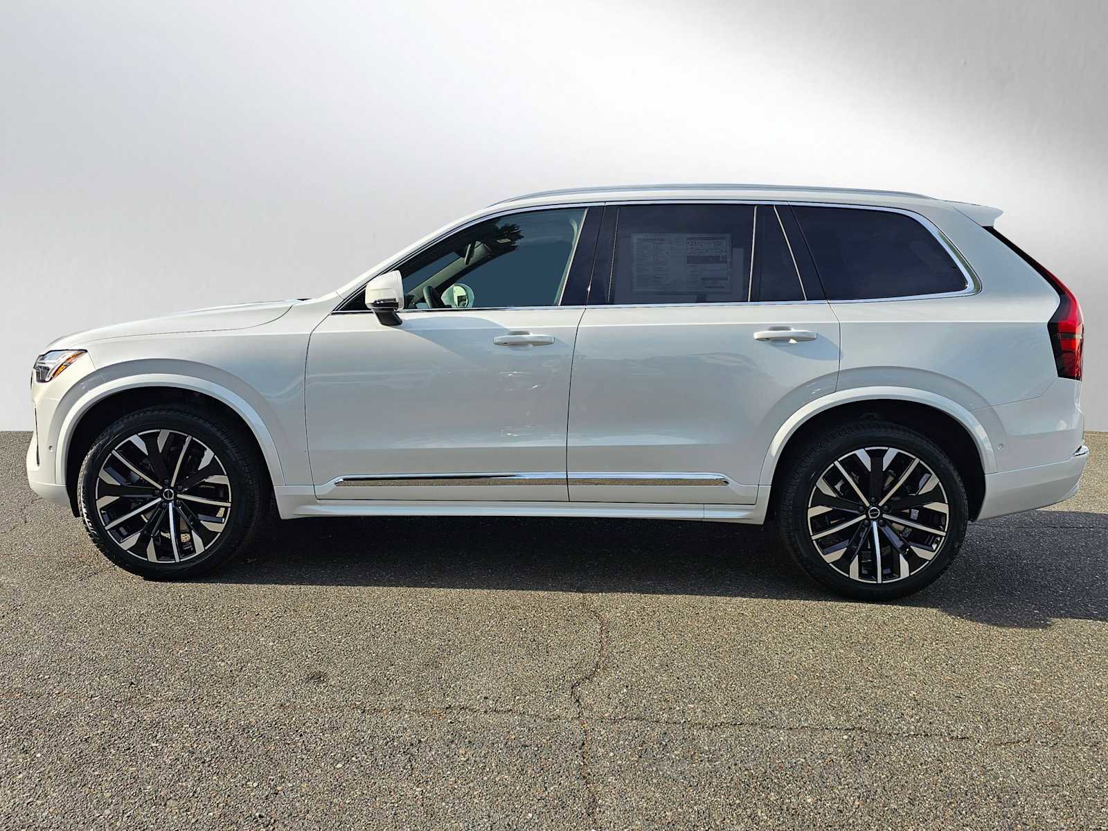 New 2026 Volvo XC90 B6 Plus w/ Protection Package Premier image 4