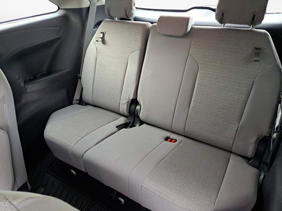 Used 2025 Toyota Sienna LE AWD/4WD image 16