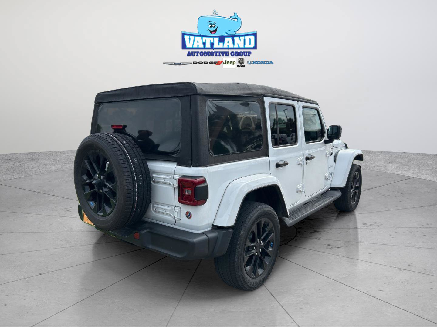 Certified 2023 Jeep Wrangler Unlimited Sahara w/ Cold Weather Group AWD/4WD image 5