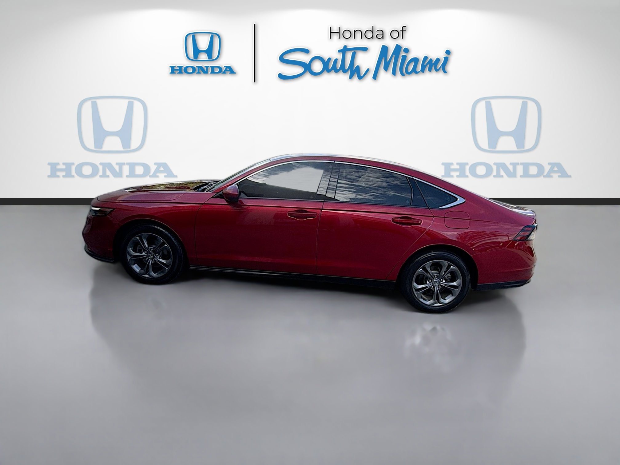 Used 2023 Honda Accord EX image 4