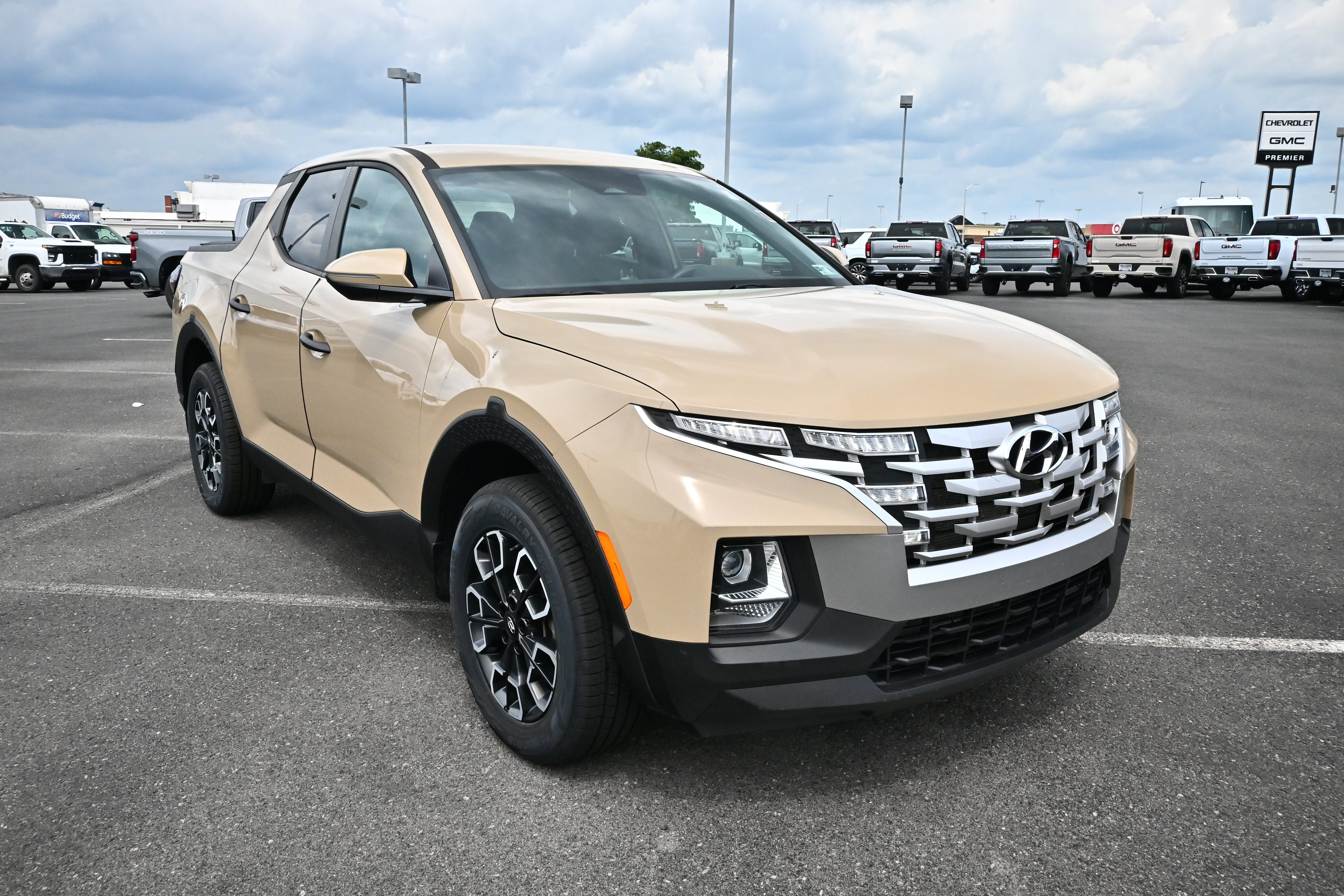 Used 2023 Hyundai Santa Cruz SEL AWD/4WD image 2