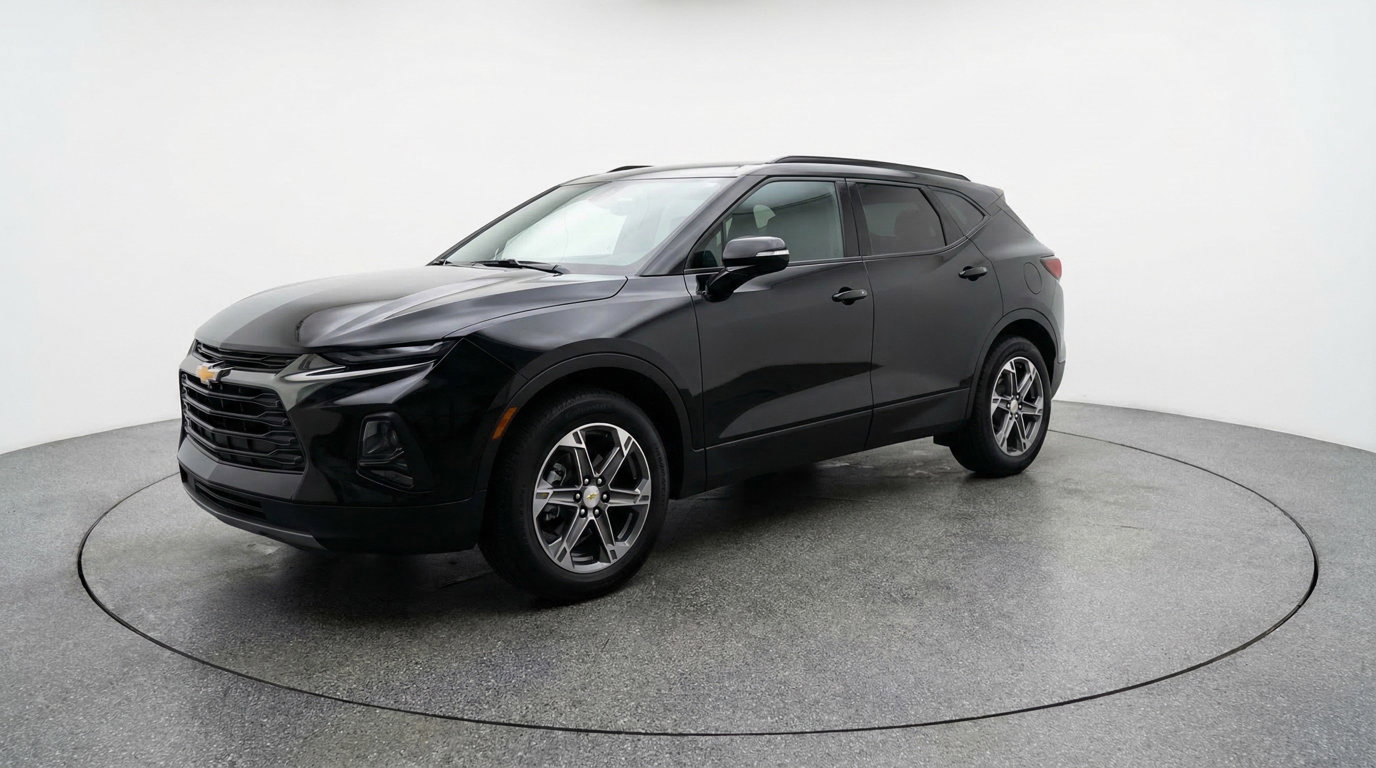 Used 2025 Chevrolet Blazer LT image 3