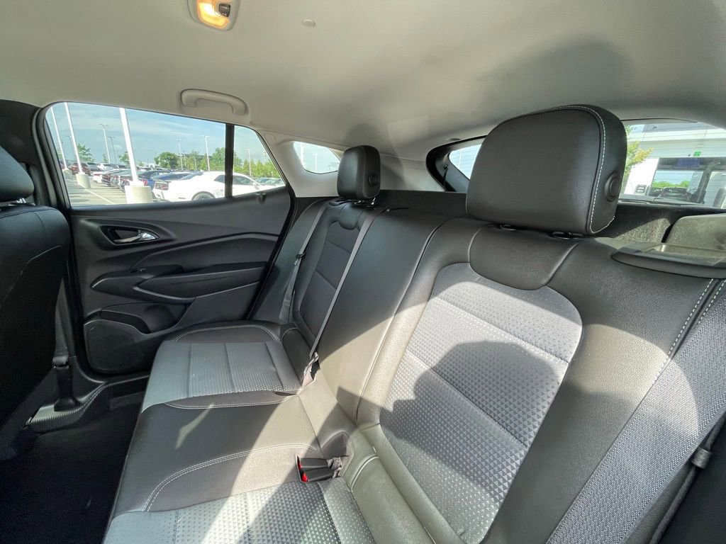 Used 2025 Chevrolet Trax LT FWD image 23