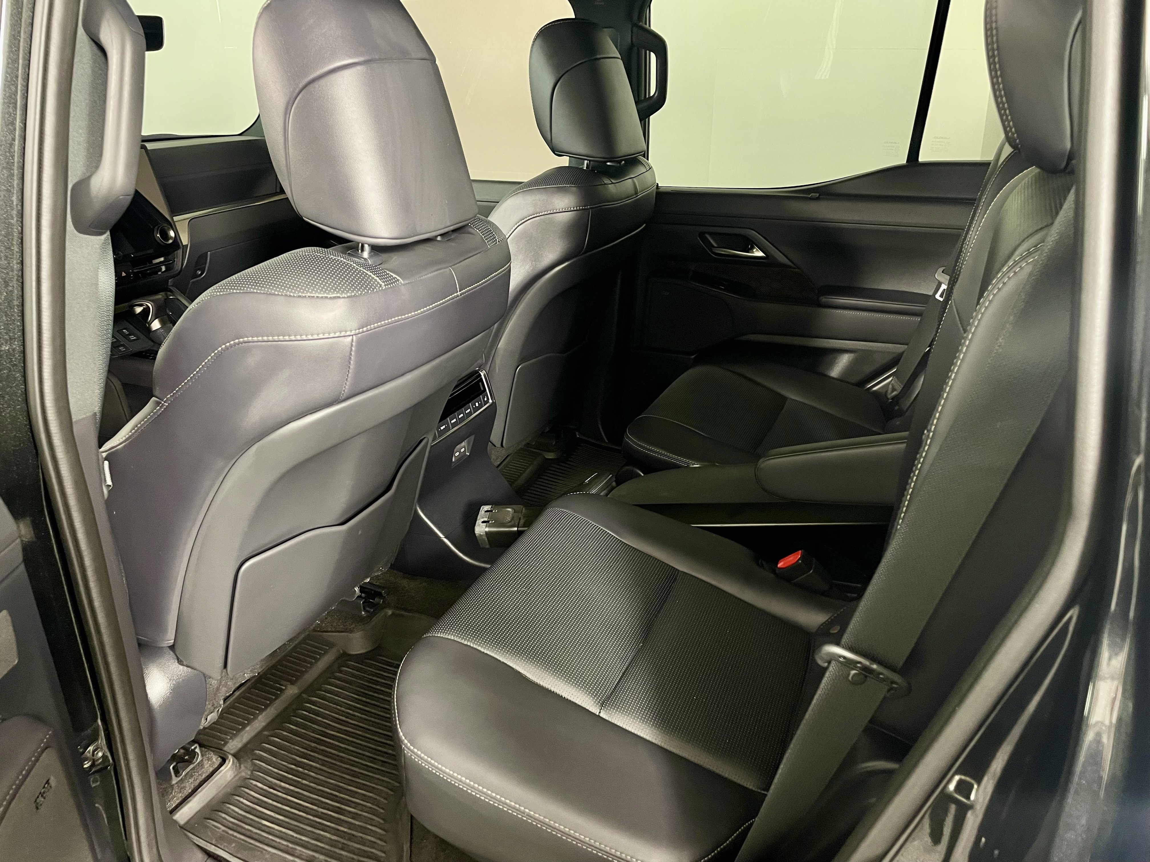 Used 2024 Lexus GX 550 w/ Accessory Package (Z1) image 12