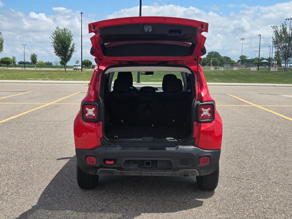 Used 2020 Jeep Renegade Trailhawk w/ Cold Weather Group AWD/4WD image 52
