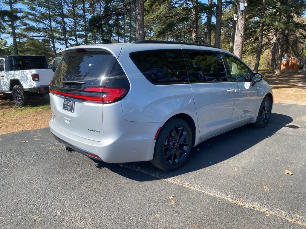 New 2026 Chrysler Pacifica Limited w/ S Appearance Package image 5