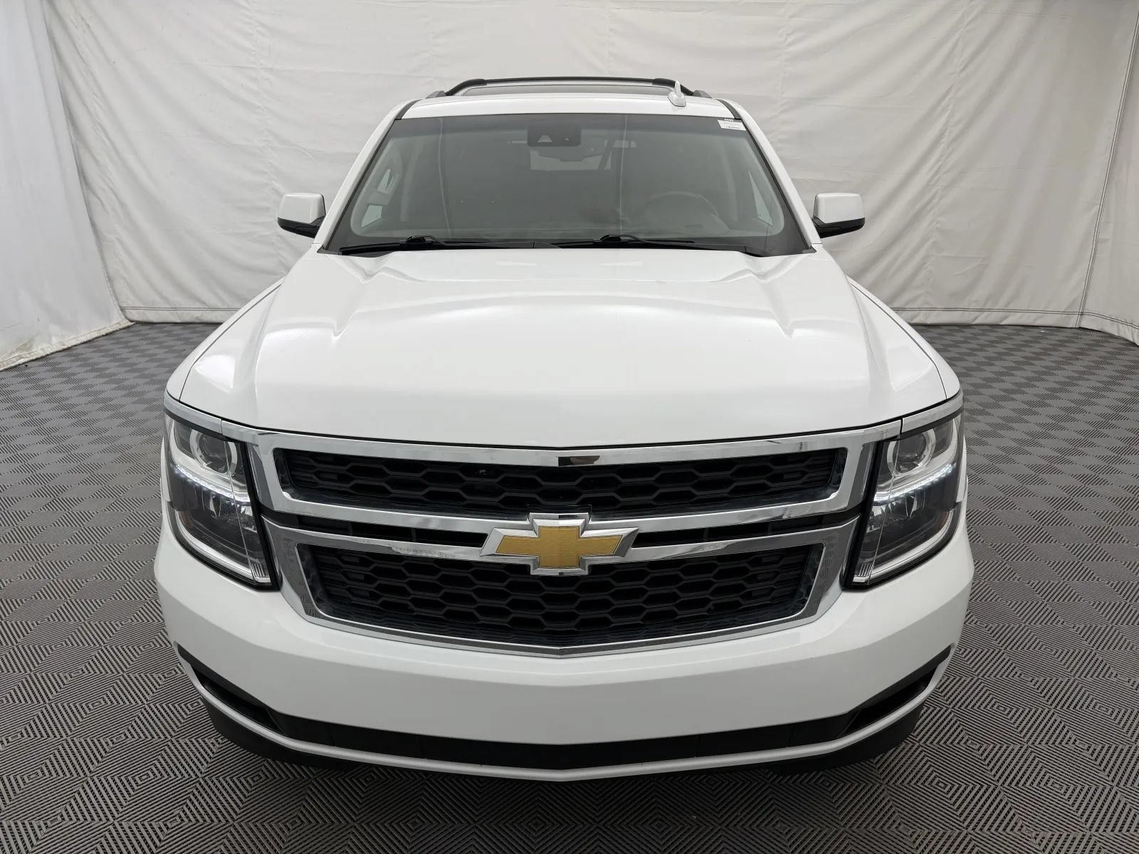 Used 2018 Chevrolet Suburban LT AWD/4WD image 3