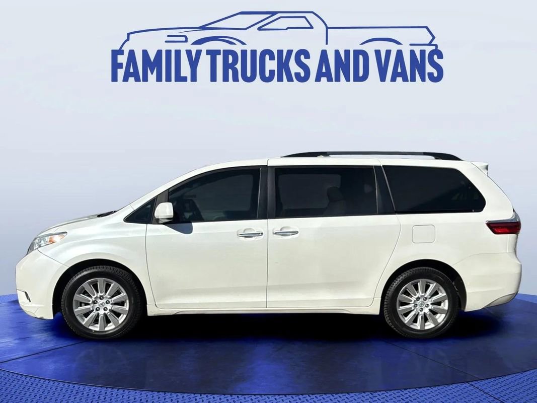 Used 2015 Toyota Sienna XLE image 2