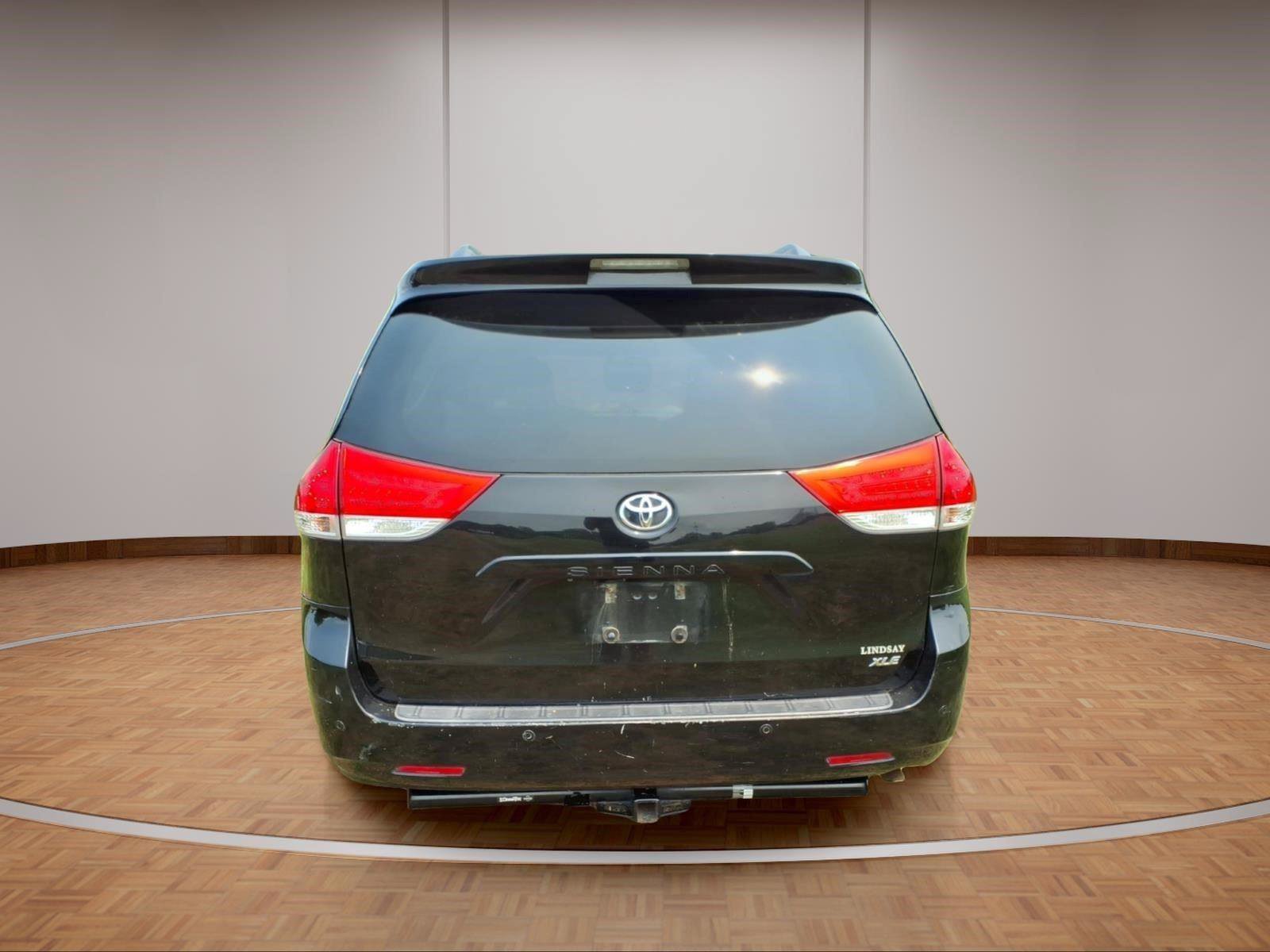 Used 2013 Toyota Sienna XLE FWD image 5