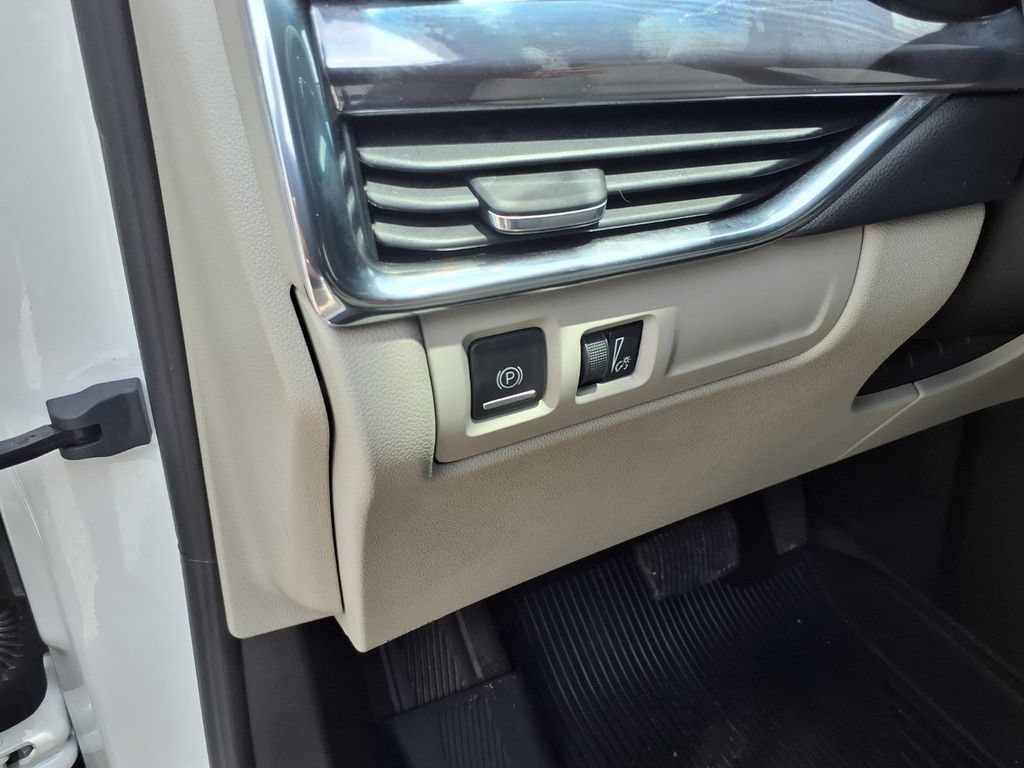 Used 2021 Cadillac XT4 Luxury FWD image 14