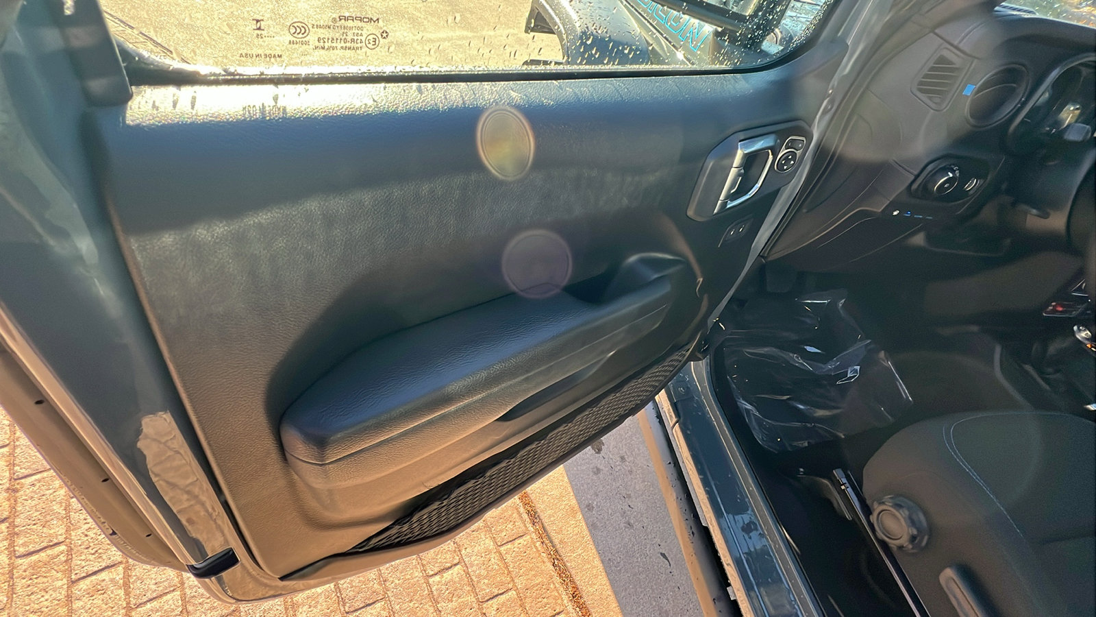 Used 2025 Jeep Wrangler Unlimited Rubicon 4xe w/ Convenience Group image 14