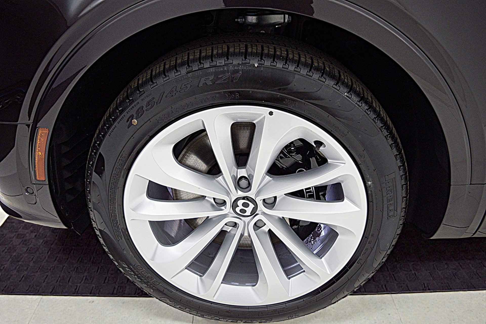 Used 2024 Bentley Bentayga image 41