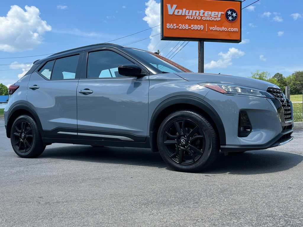 Used 2023 Nissan Kicks SR w/ SR Premium Package FWD image 1