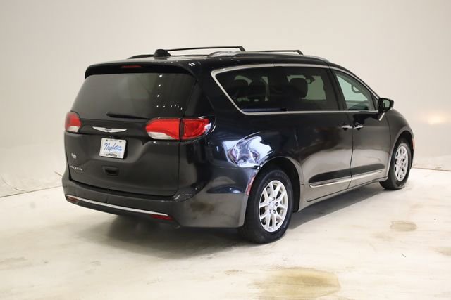 Used 2020 Chrysler Pacifica Touring-L image 4