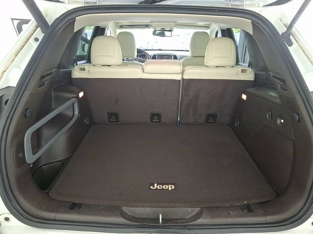 Used 2017 Jeep Cherokee Overland w/ Technology Group FWD image 35