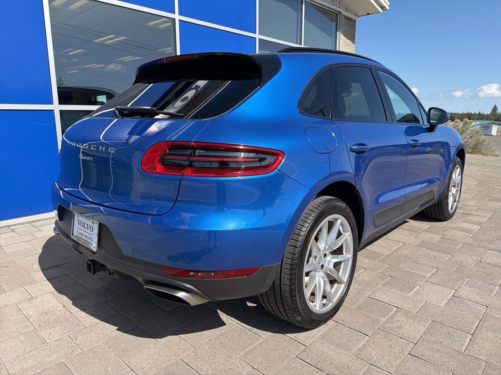 Used 2018 Porsche Macan Sport Edition AWD/4WD image 7