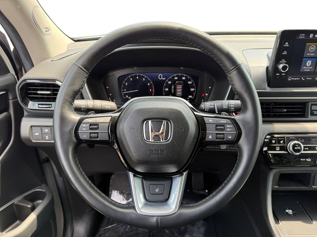 Used 2025 Honda Pilot Elite image 12