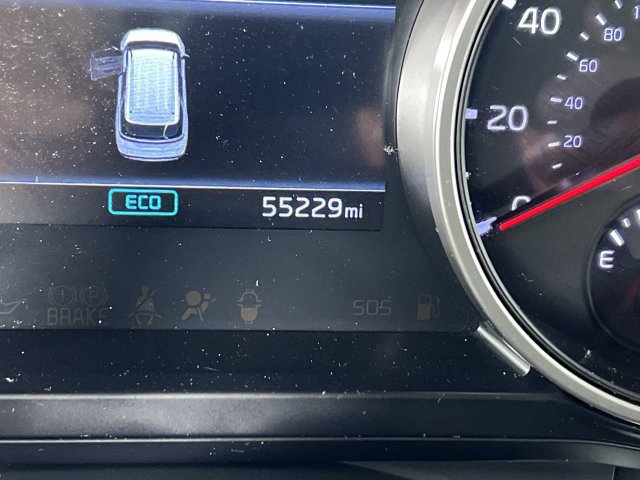 Used 2023 Kia Carnival LX FWD image 12