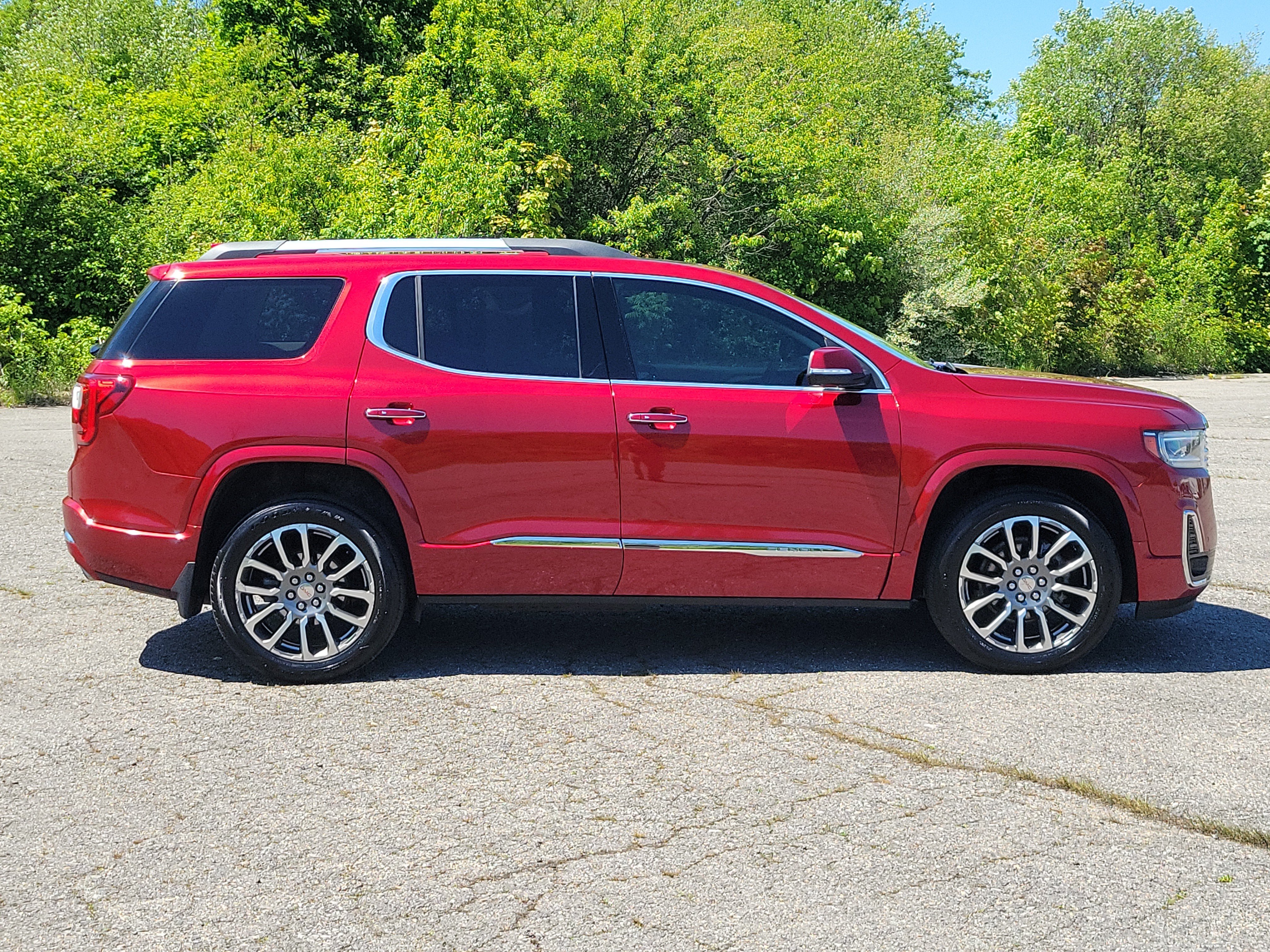 Used 2022 GMC Acadia Denali w/ Denali Ultimate Package AWD/4WD image 4
