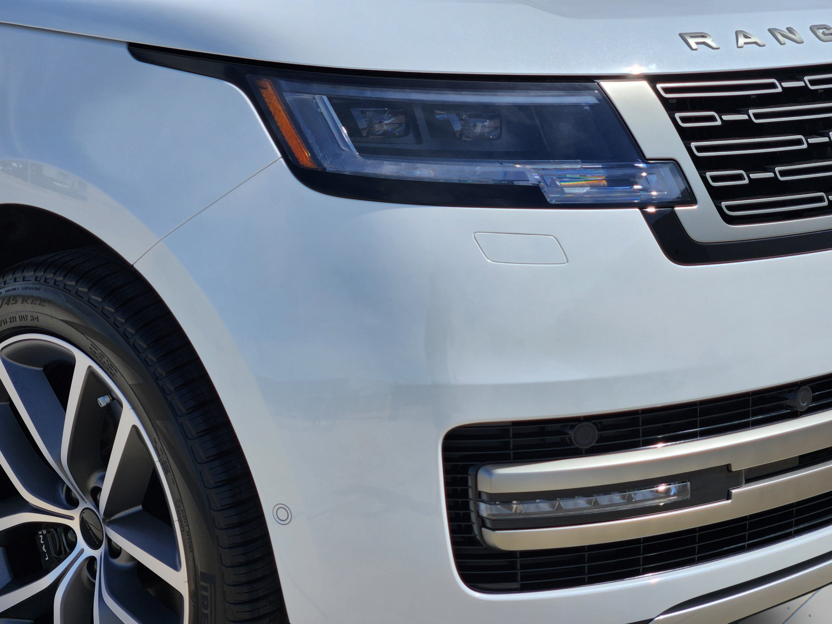 Certified 2026 Land Rover Range Rover SE AWD/4WD image 31