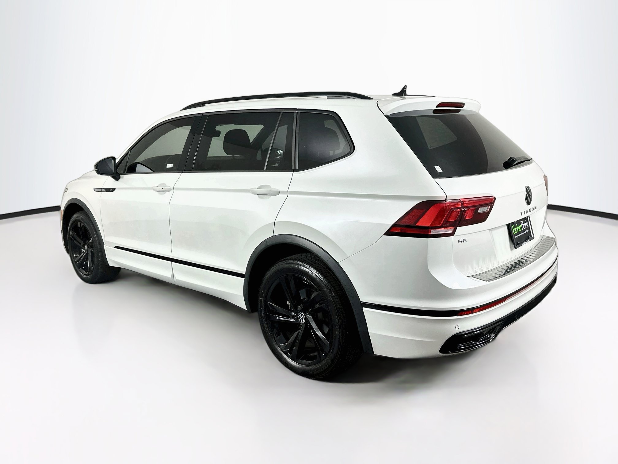 Used 2023 Volkswagen Tiguan SE R-Line FWD image 5