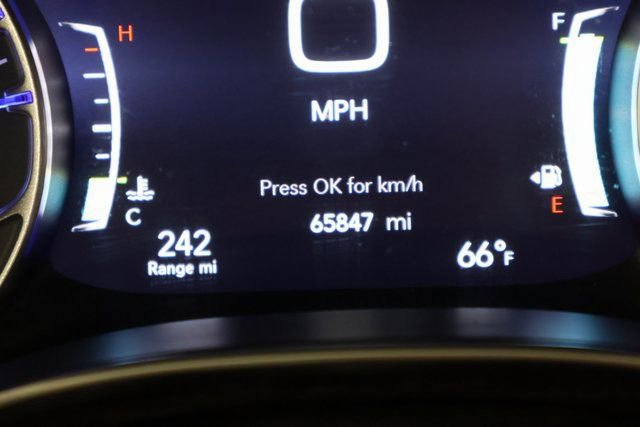 Used 2023 Chrysler Pacifica Limited FWD image 15