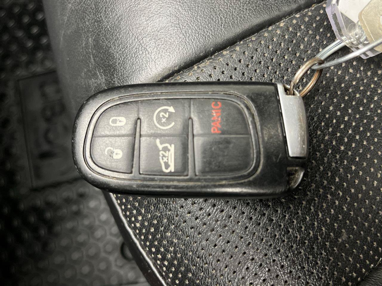 Used 2019 Jeep Cherokee Trailhawk AWD/4WD image 27