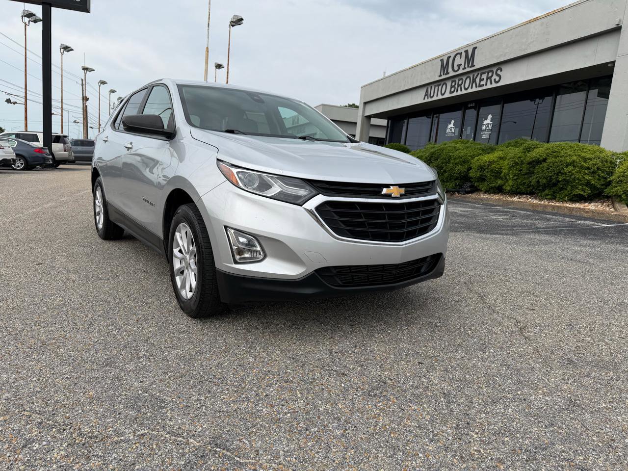 Used 2021 Chevrolet Equinox LS w/ LS Convenience Package FWD image 2