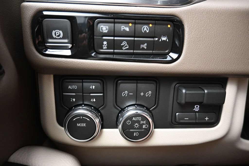 New 2026 GMC Yukon Denali w/ Denali Reserve Package AWD/4WD image 15