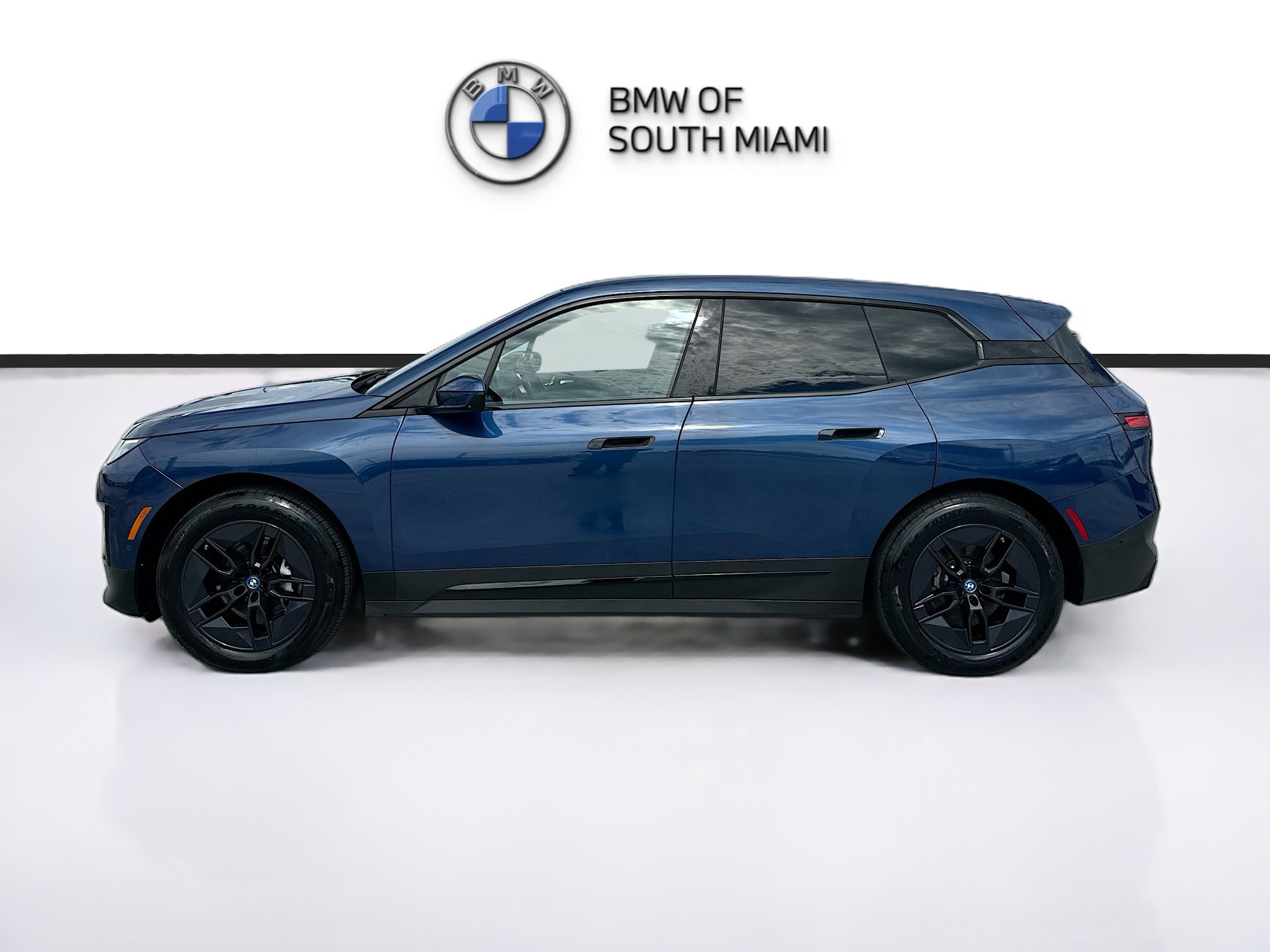 Certified 2023 BMW iX xDrive50 w/ Convenience Package AWD/4WD image 4