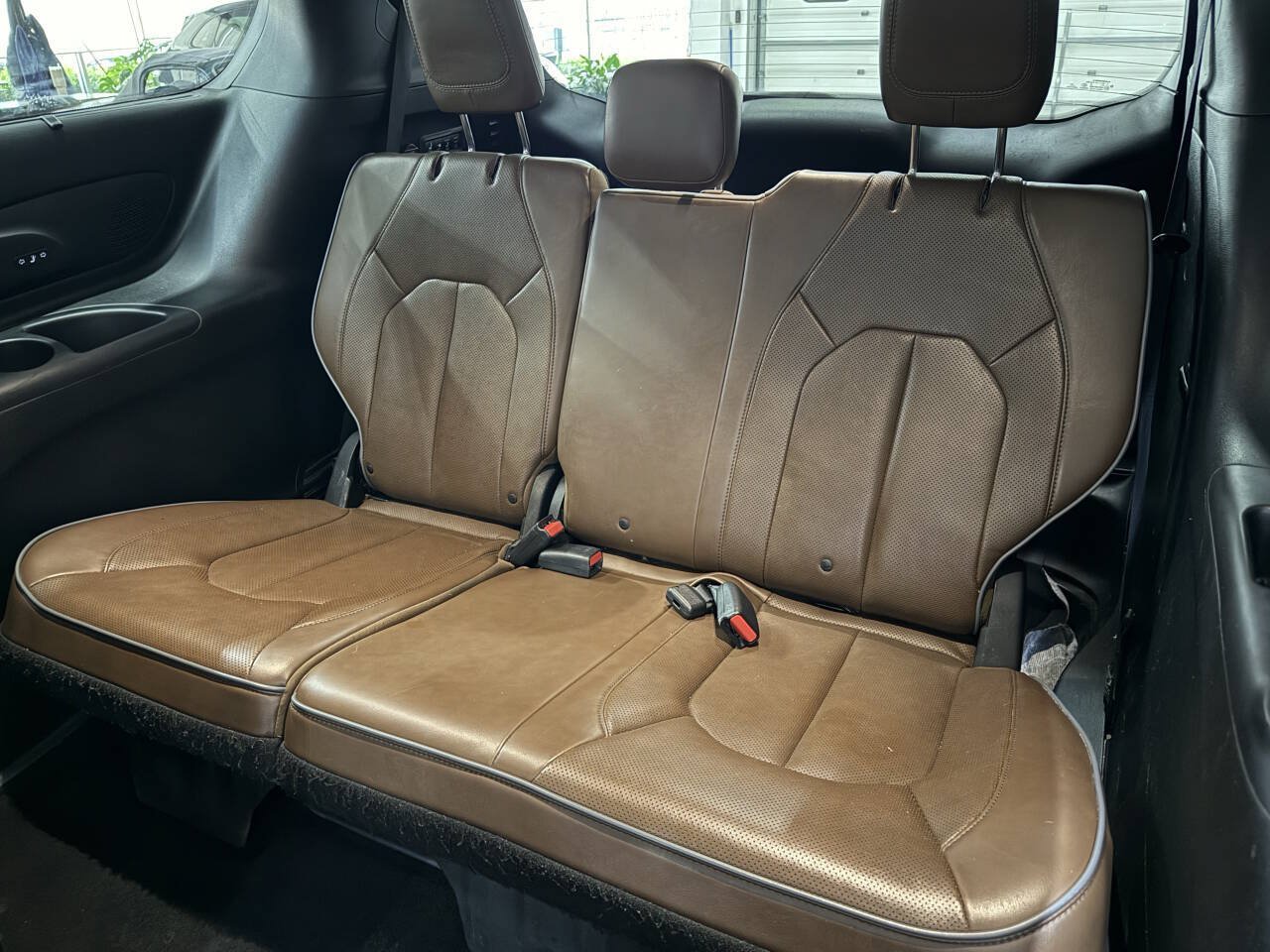 Used 2017 Chrysler Pacifica Limited w/ UConnect Theater Package FWD image 13