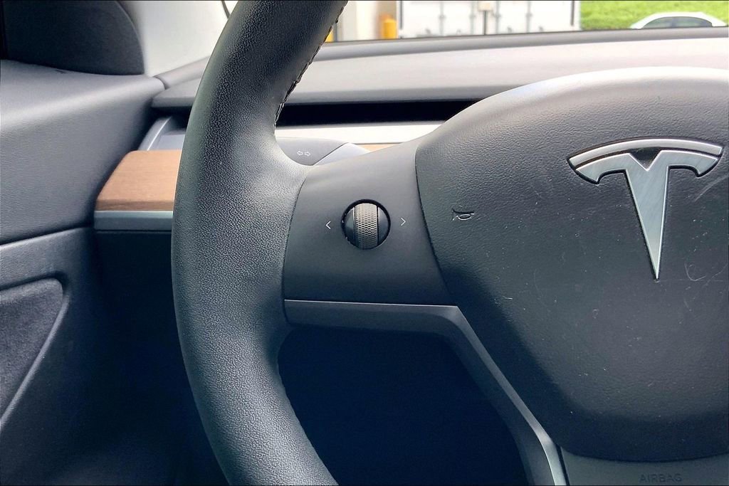 Used 2020 Tesla Model 3 Standard Range Plus RWD image 17