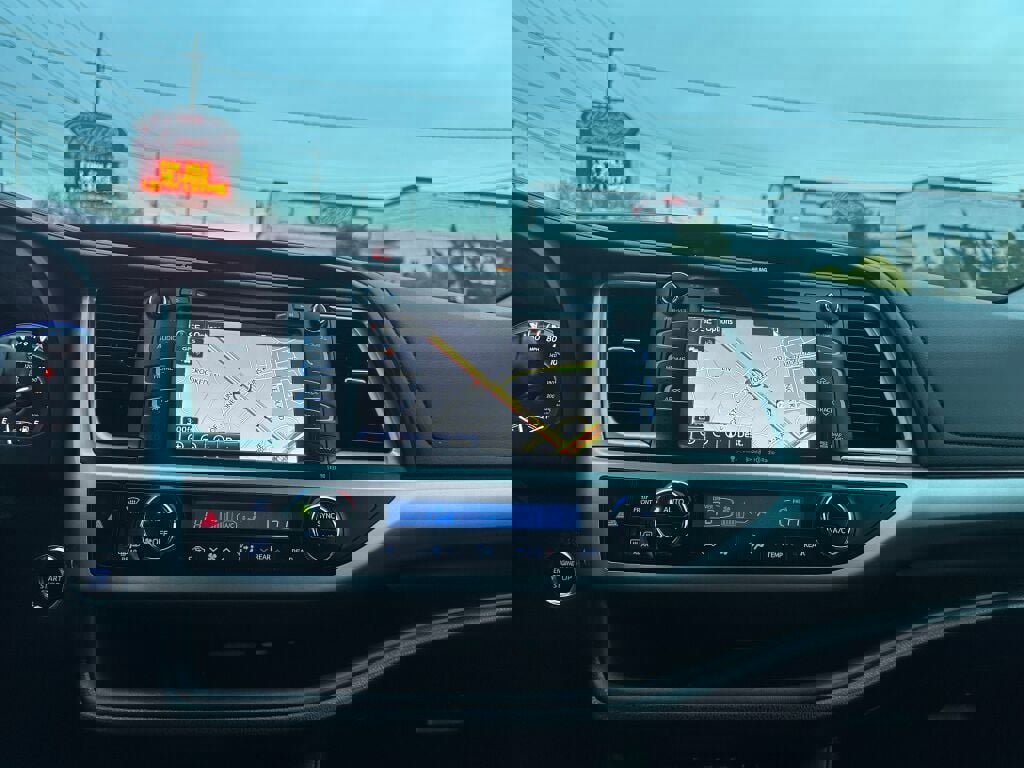 Used 2019 Toyota Highlander XLE image 21