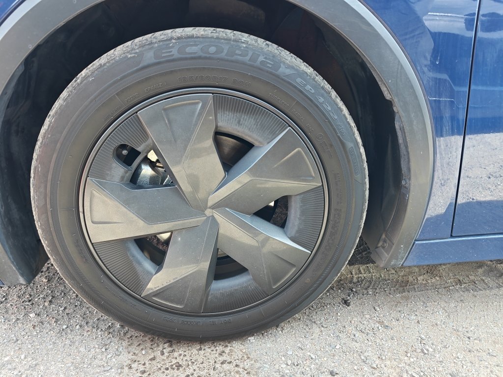 Used 2023 Toyota Prius LE image 27