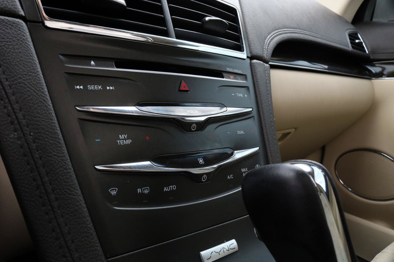 Used 2019 Lincoln MKT AWD image 31