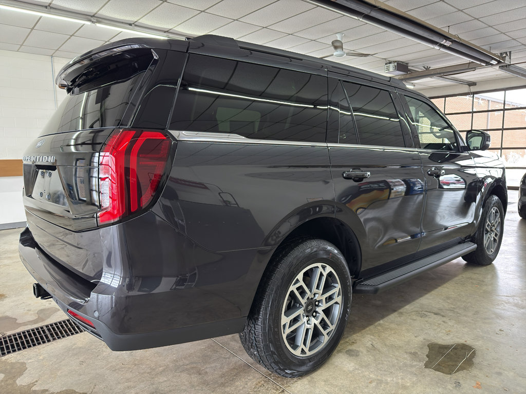 New 2025 Ford Expedition Active image 4