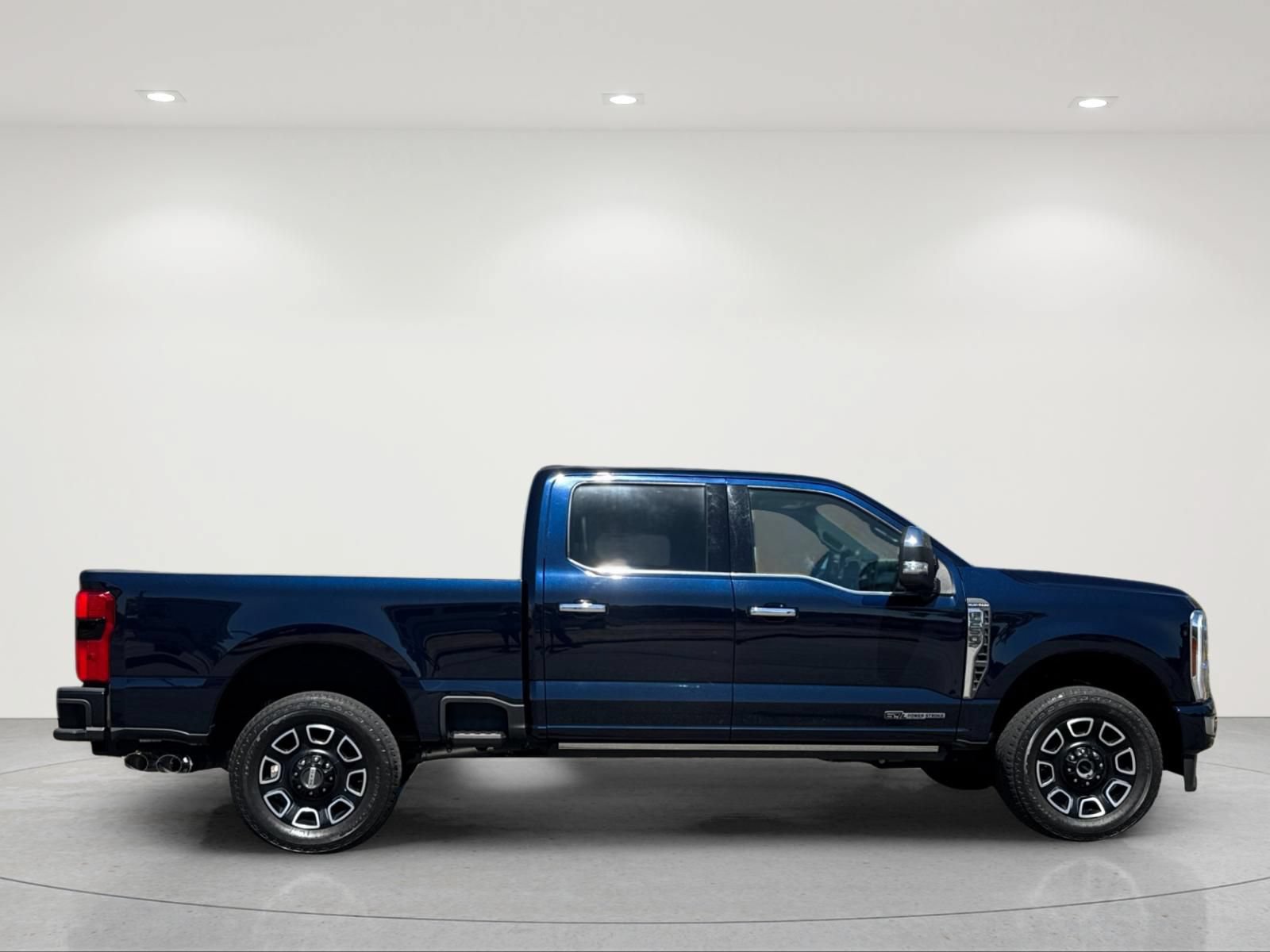 Used 2024 Ford F250 Platinum w/ FX4 Off-Road Package AWD/4WD image 7