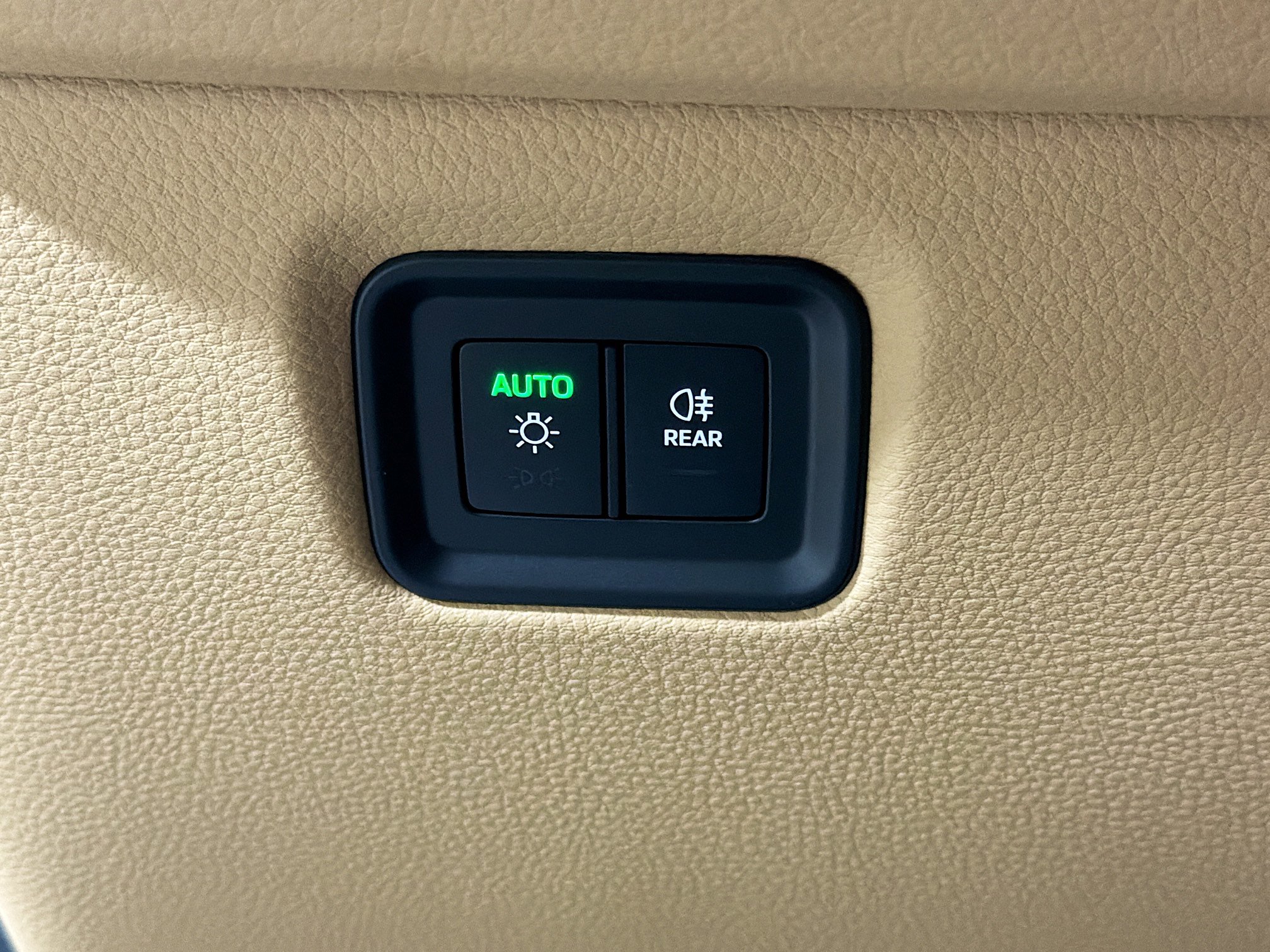 Certified 2025 Porsche Cayenne image 34