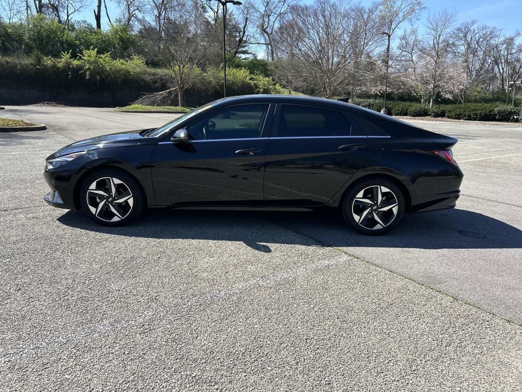 Used 2022 Hyundai Elantra Limited image 4