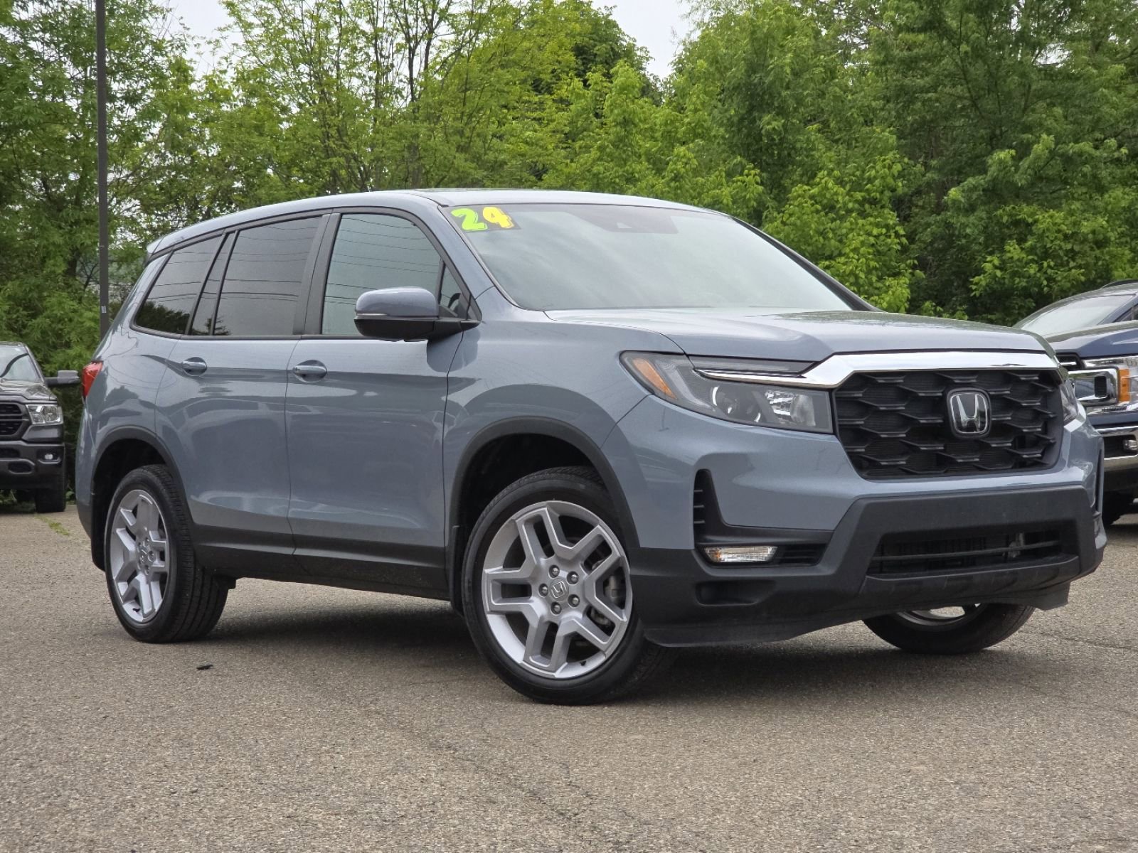 Used 2024 Honda Passport EX-L image 2