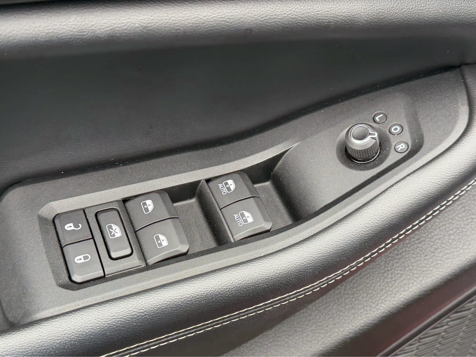 Used 2023 Jeep Grand Cherokee Altitude AWD/4WD image 13