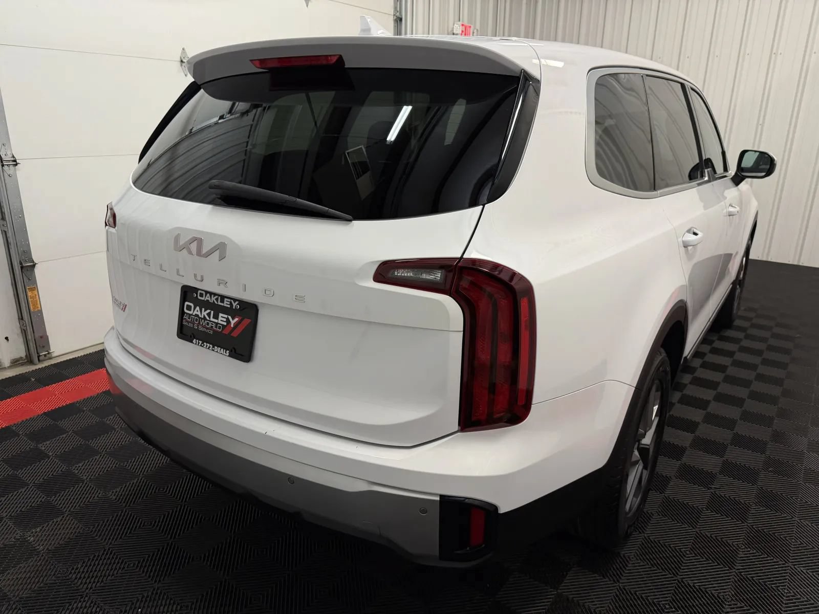 Used 2024 Kia Telluride LX FWD image 15