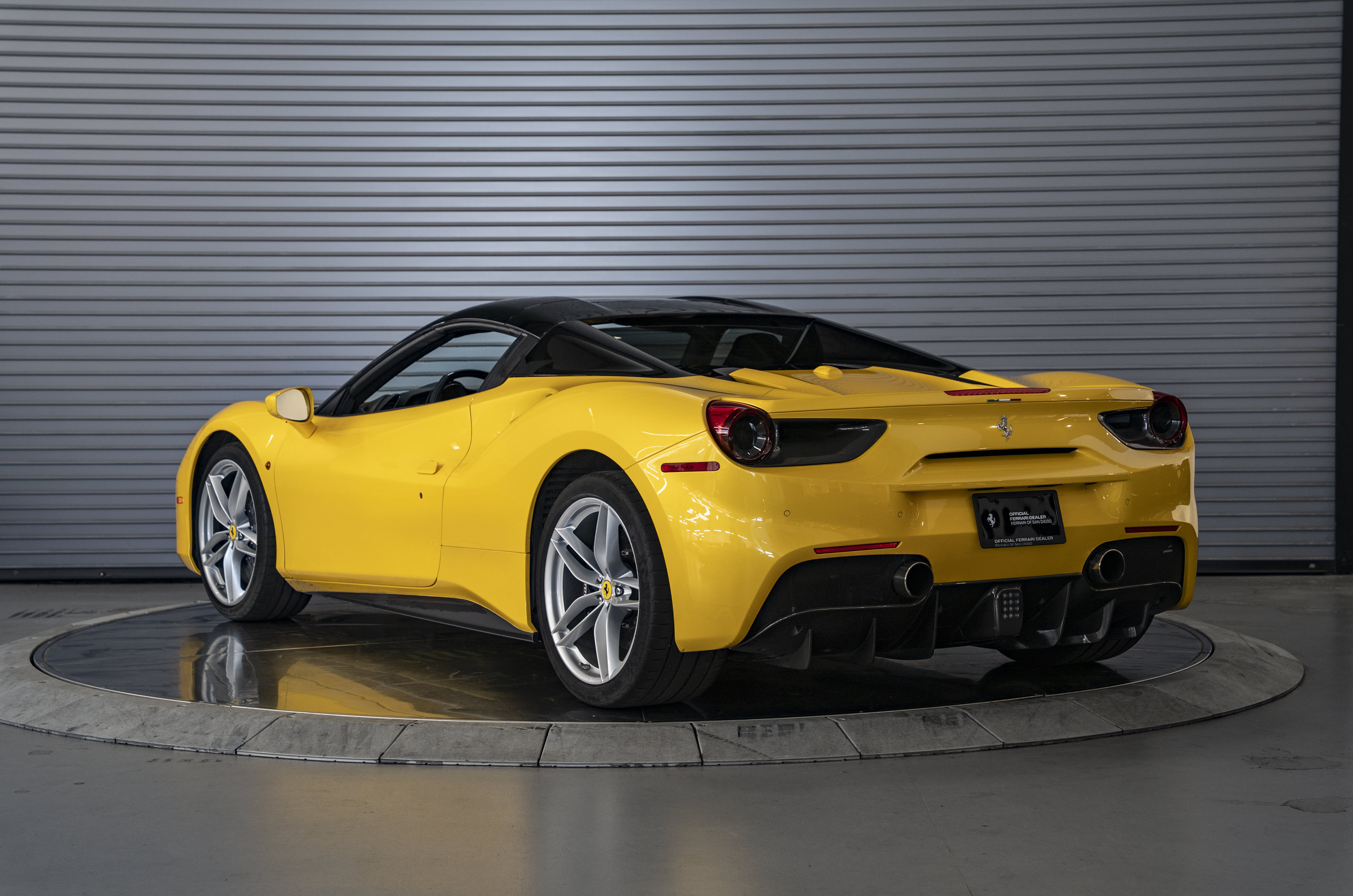 Used 2018 Ferrari 488 Spider RWD image 2