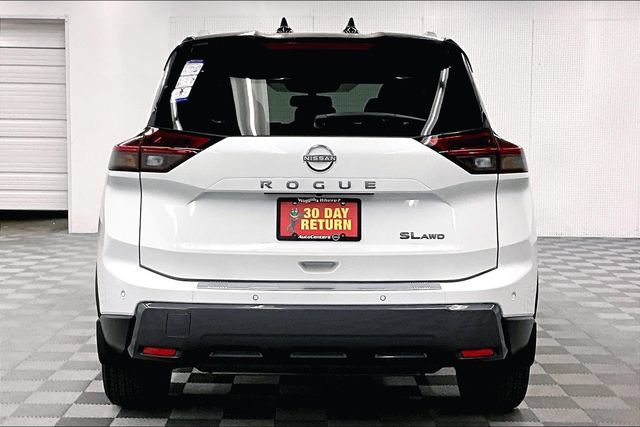 New 2025 Nissan Rogue SL w/ Tech Package AWD/4WD image 4