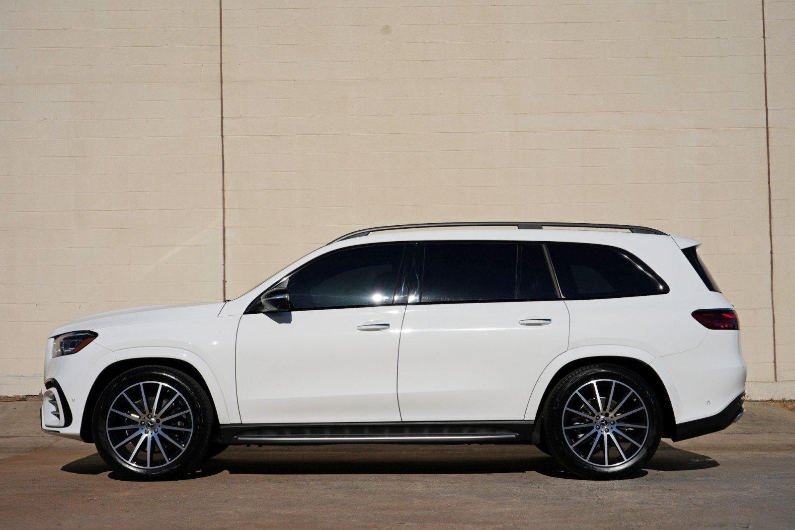 Used 2026 Mercedes-Benz GLS 580 4MATIC w/ Night Package image 9