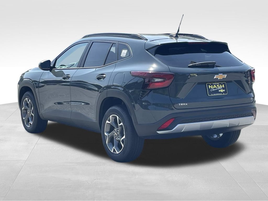 New 2026 Chevrolet Trax LT w/ Driver Confidence Package FWD image 5