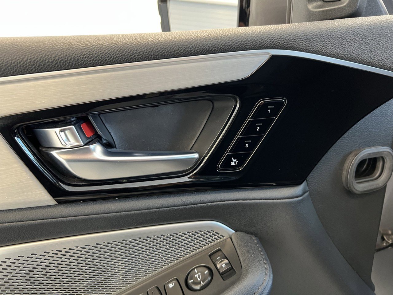 Used 2023 Acura MDX SH-AWD image 31