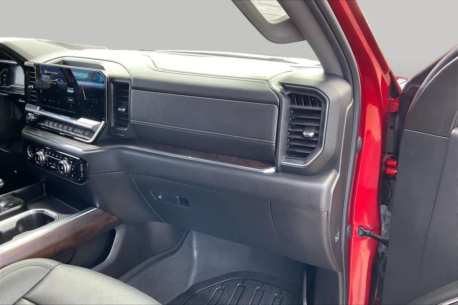 Used 2023 GMC Sierra 1500 SLT AWD/4WD image 18