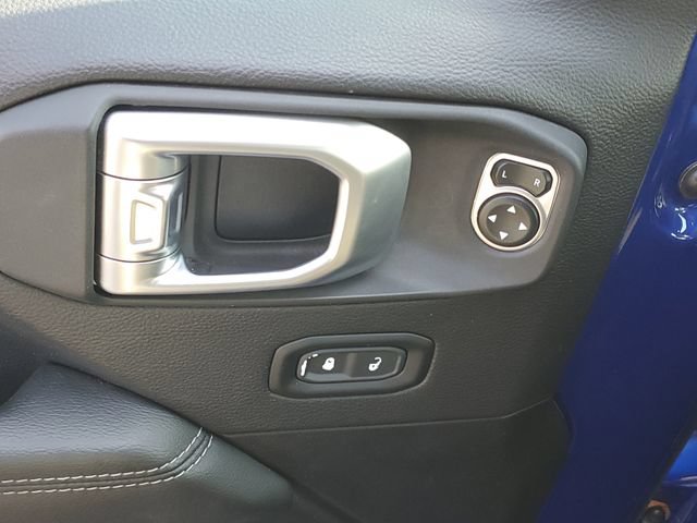 Used 2020 Jeep Wrangler Unlimited Sahara w/ Uconnect 4C Nav & Sound Group AWD/4WD image 16